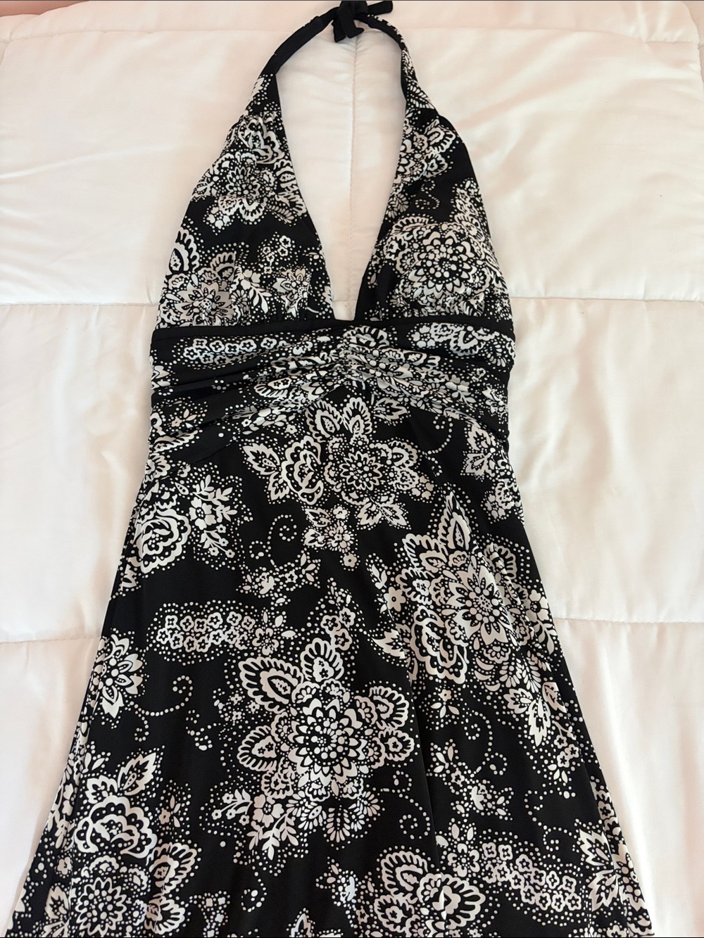 Women’s black and white floral print halter dress (size 6)